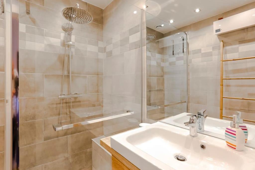 French Riviera 1 Bedroom On The Beach Facing Cannes Theoule-sur-Mer Exterior photo