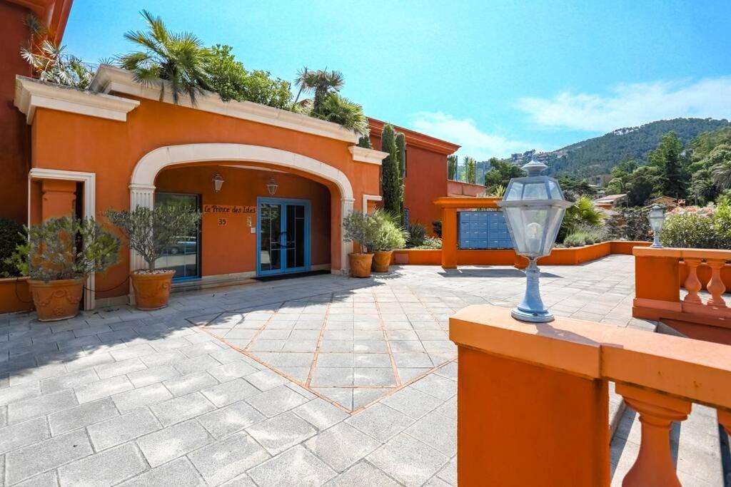 French Riviera 1 Bedroom On The Beach Facing Cannes Theoule-sur-Mer Exterior photo